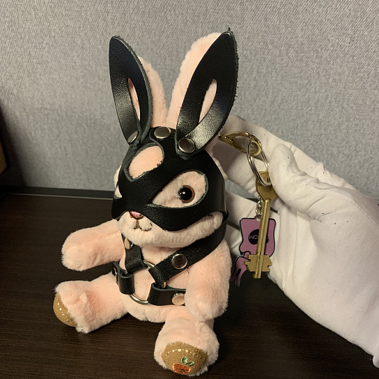 Подарочный бдсм-зайчик BDSM-Арсенал в маске розовый, мини-размер