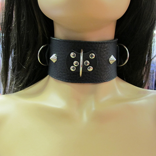 Кожаный ошейник с короткими шипами