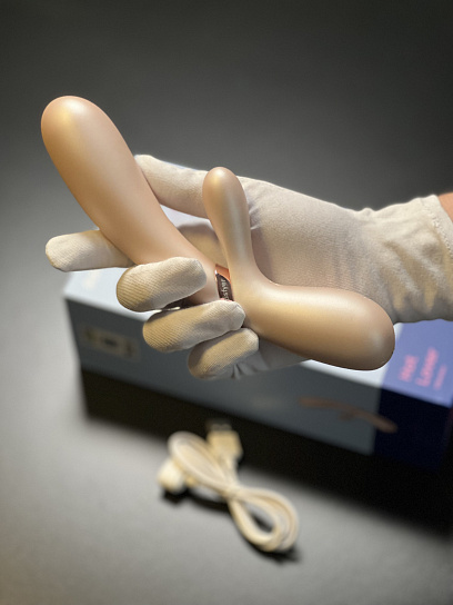 Вибратор-кролик с подогревом Satisfyer Hot Lover, бежевый