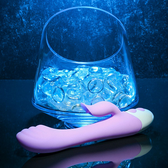 Вибромассажёр с двойной стимуляцией Evolved Pleasing Petal