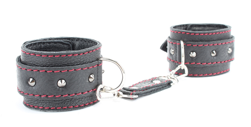 Наручники из кожи с шипами