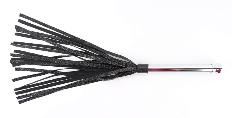 Многохвостовая плеть с металлической ручкой