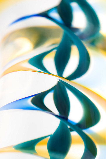 Стеклянный фаллоимитатор с рисунком 17,8 см