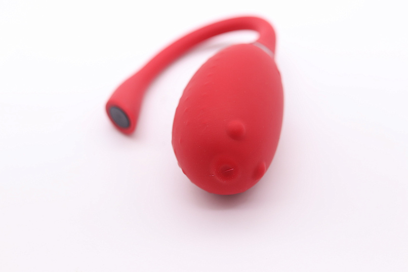 Виброяйцо из силикона с гибким хвостиком Magic Motion Magic Fugu, красное