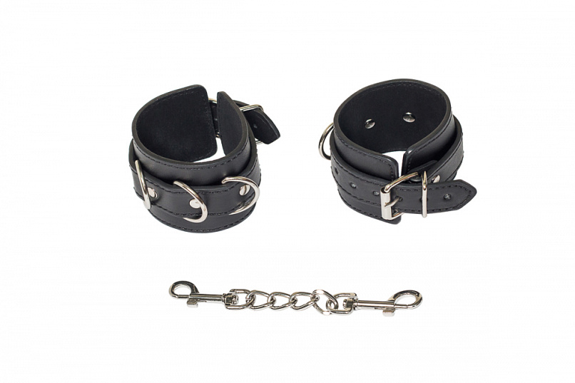 Черные наручники с карабином
