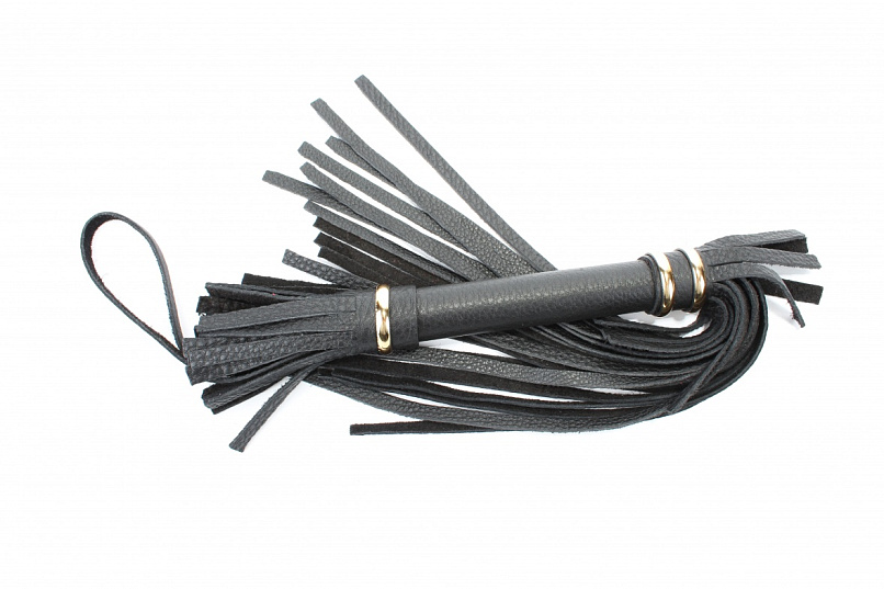 Плетка урашенная золотыми кольцами