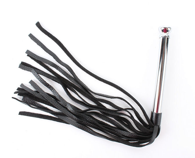Плетка с металлической ручкой