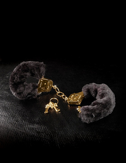 Наручники с черным мехом Deluxe Furry Cuffs Наручники с черным мехом Deluxe Furry Cuffs