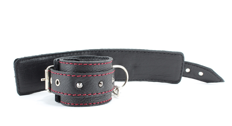 Наручники из кожи с шипами