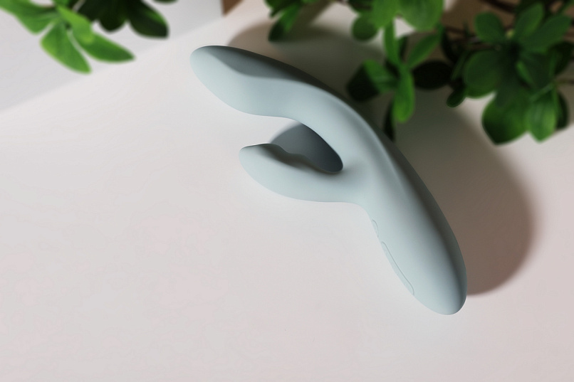 Вибростимулятор-кролик с функцией нагрева Svakom Chika 