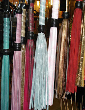 Плеть-флоггер с фитой ручкой из 30 полос, разноцветная