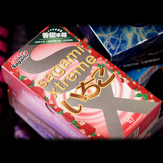 Ароматизированные латексные презервативы Sagami Xtreme Strawberry №10