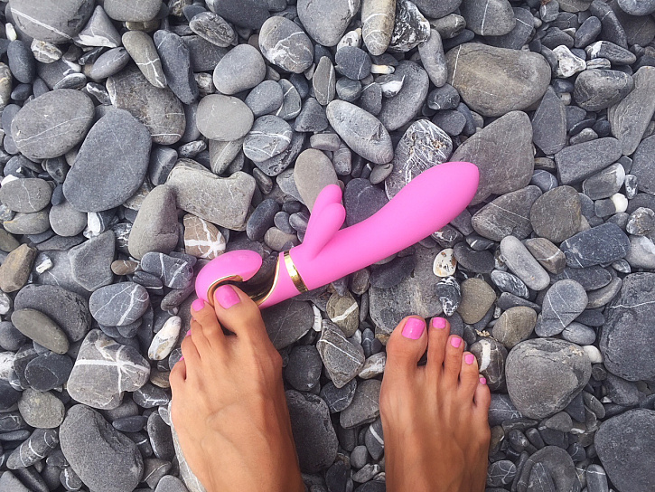 Вибратор-кролик отростком Gvibe Grabbit