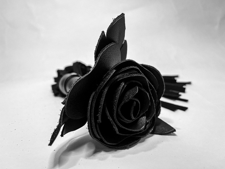 Плеть BDSM-Арсенал Черная Роза с хвостами из замши