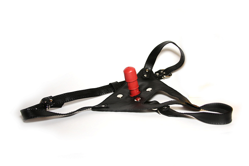 Трусики с плагом из искусственной кожи