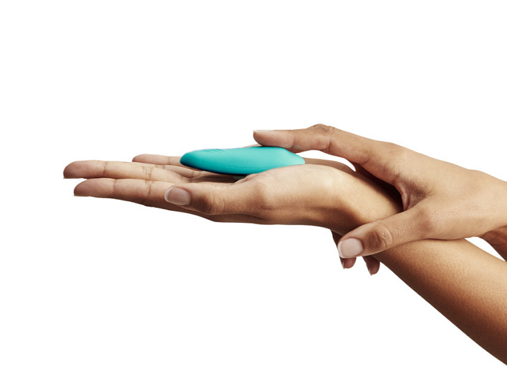 Вибратор в трусики We-Vibe Moxie+ с приложением и пультом, голубой