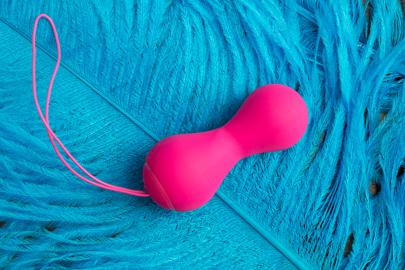 Розовые вагинальные шарики Magic Kegel, управление со смартфона